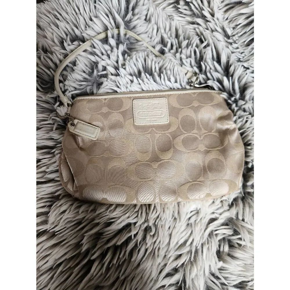 COACH X-LARGE CREAM SIGNATURE JACQUARD WRISTLET CLUTCH